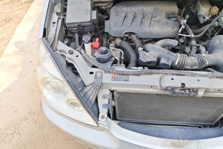Used Buick GL8 2014 2.4L Classic Edition Engine Bay Right
