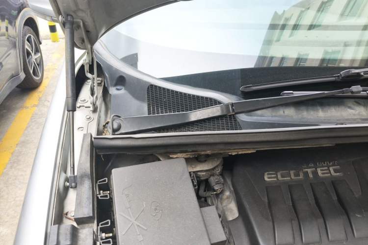 Used Buick GL8 2014 2.4L Classic Edition Engine Bay Right
