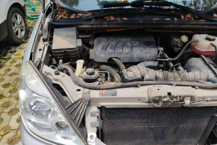 Used Buick GL8 2014 2.4L Classic Edition Engine Bay Right