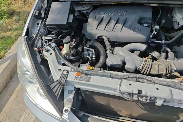 Used Buick GL8 2014 2.4L Classic Edition Engine Bay Right