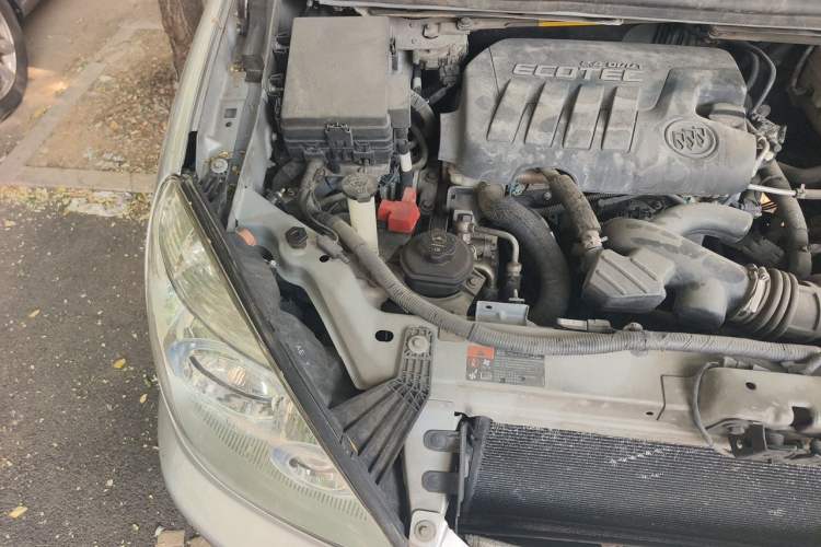 Used Buick GL8 2014 2.4L Classic Edition Engine Bay Right