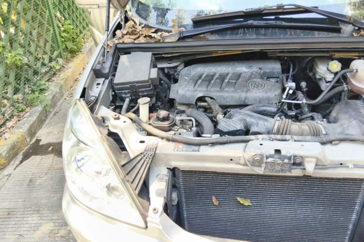 Used Buick GL8 2014 2.4L Classic Edition Engine Bay Right