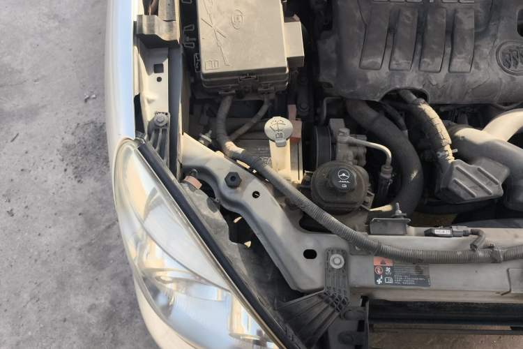 Used Buick GL8 2014 2.4L Classic Edition Engine Bay Right