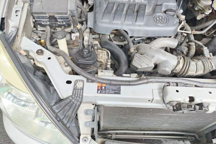 Used Buick GL8 2014 2.4L Classic Edition Engine Bay Right