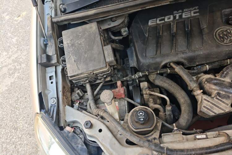 Used Buick GL8 2014 2.4L Classic Edition Engine Bay Right