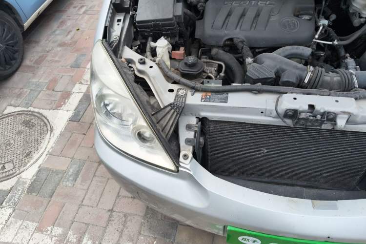 Used Buick GL8 2014 2.4L Comfort Edition Engine Bay Right