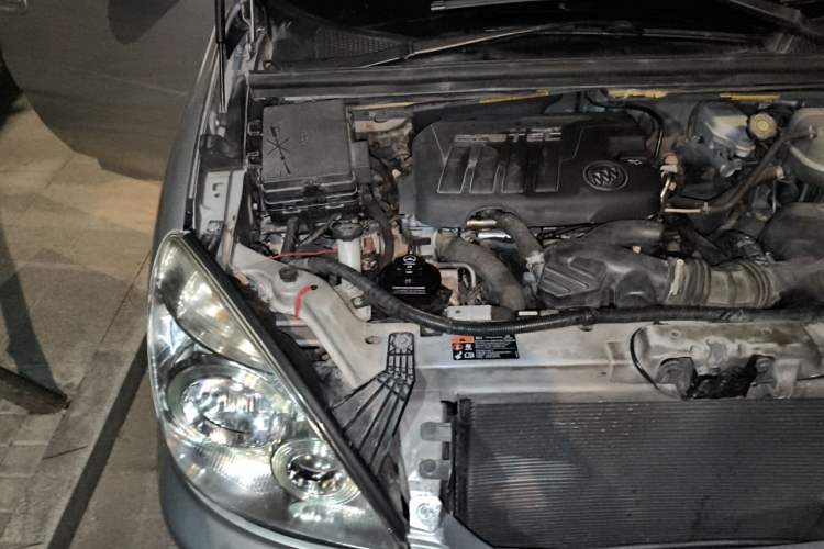 Used Buick GL8 2014 2.4L Classic Edition Engine Bay Right
