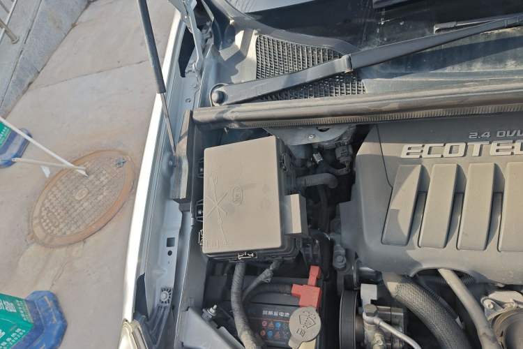 Used Buick GL8 2014 2.4L Classic Edition Engine Bay Right