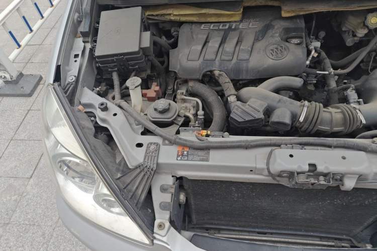 Used Buick GL8 2014 2.4L Classic Edition Engine Bay Right