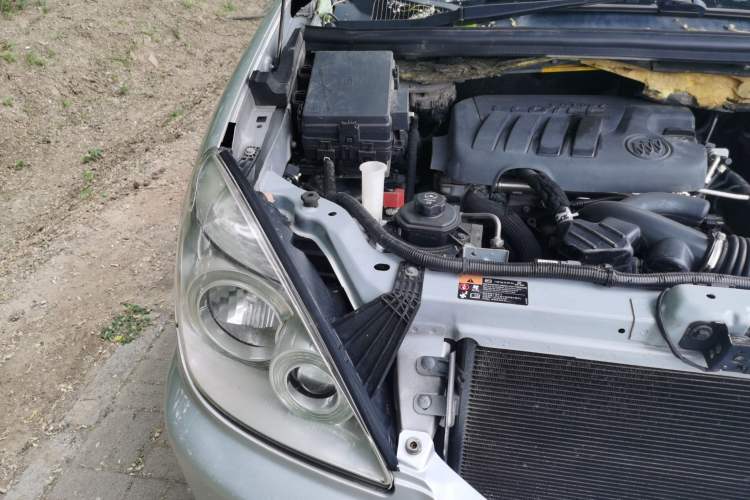 Used Buick GL8 2014 2.4L Classic Edition Engine Bay Right