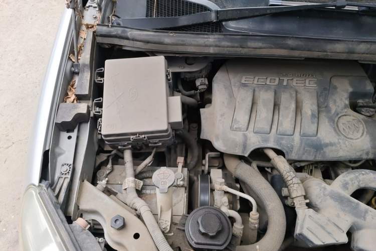 Used Buick GL8 2014 2.4L Classic Edition Engine Bay Right