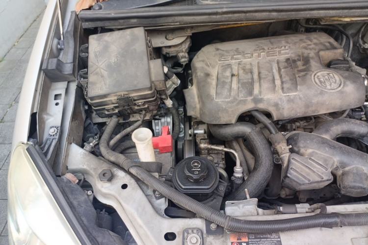 Used Buick GL8 2014 2.4L Executive Edition Engine Bay Right