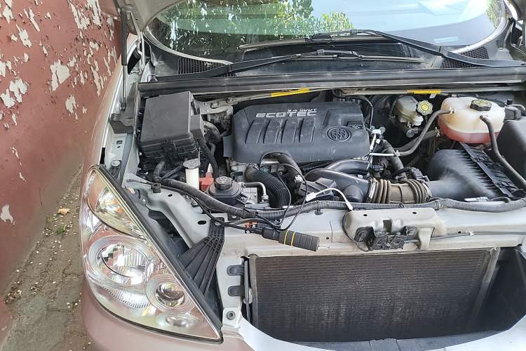 Used Buick GL8 2014 2.4L Classic Edition Engine Bay Right