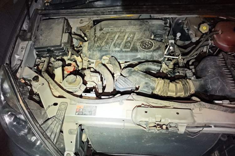 Used Buick GL8 2014 2.4L Classic Edition Engine Bay Right