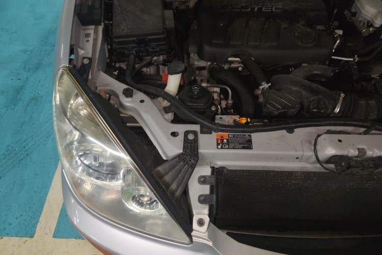 Used Buick GL8 2014 2.4L Classic Edition Engine Bay Right