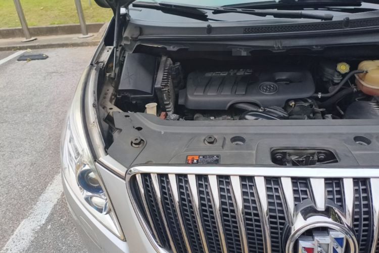 Used Buick GL8 2014 2.4L LT Luxury Business Executive Edition Engine Bay Right