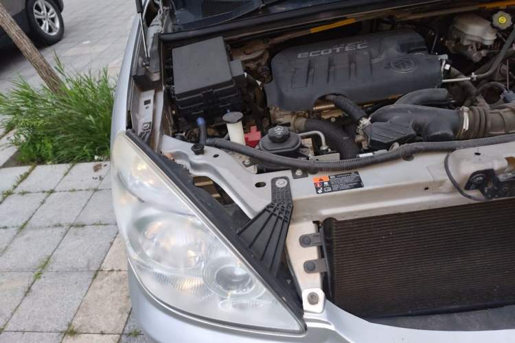 Used Buick GL8 2014 2.4L Classic Edition Engine Bay Right