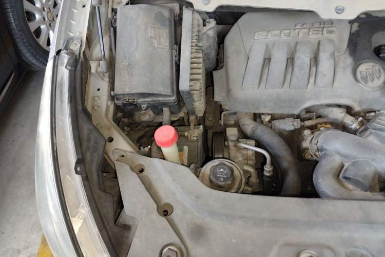 Used Buick GL8 2014 2.4L CT Luxury Business Comfort Edition Engine Bay Right