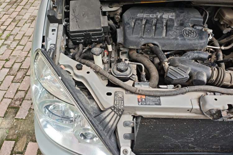 Used Buick GL8 2014 2.4L Classic Edition Engine Bay Right