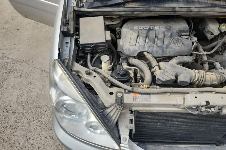 Used Buick GL8 2014 2.4L Executive Edition Engine Bay Right