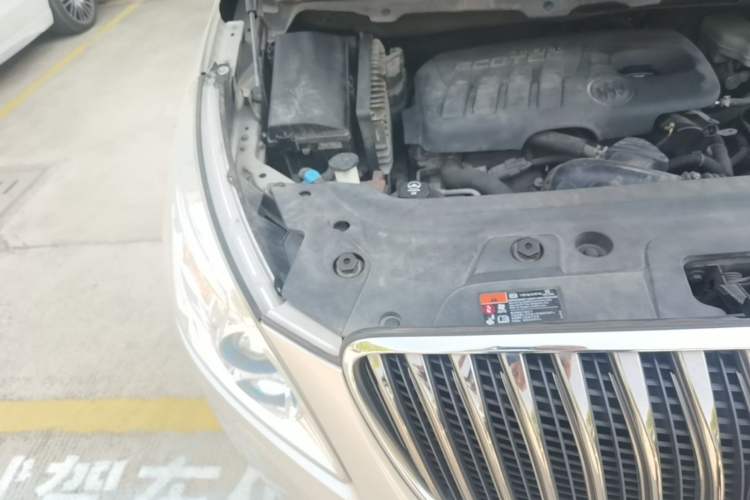 Used Buick GL8 2014 2.4L LT Luxury Business Executive Edition Engine Bay Right