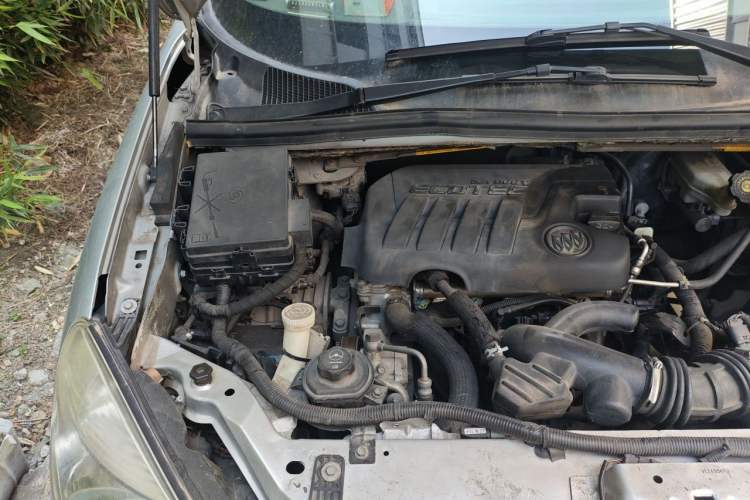 Used Buick GL8 2014 2.4L Classic Edition Engine Bay Right