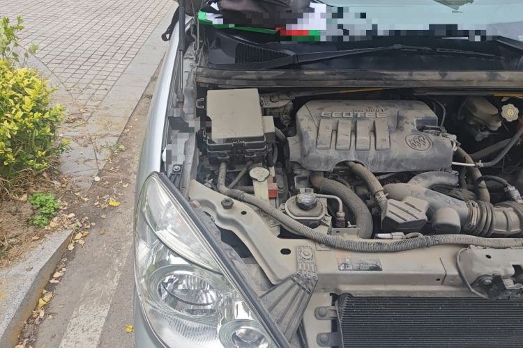 Used Buick GL8 2014 2.4L Comfort Edition Engine Bay Right