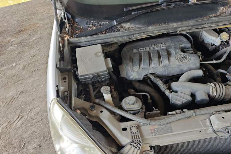 Used Buick GL8 2014 2.4L Classic Edition Engine Bay Right