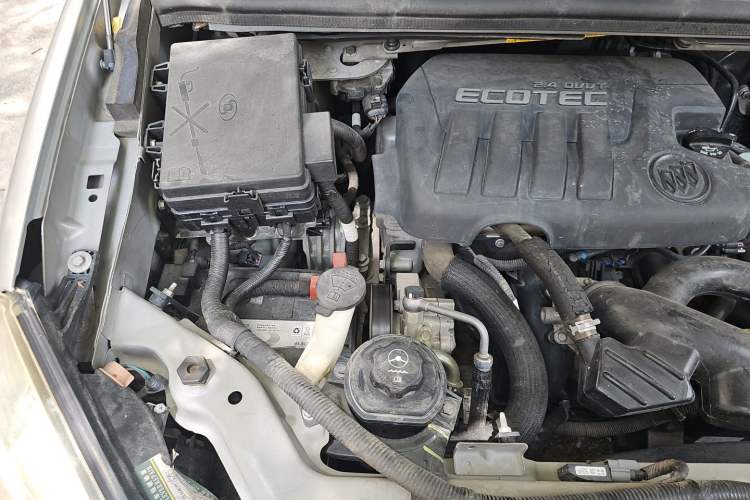 Used Buick GL8 2014 2.4L Classic Edition Engine Bay Right