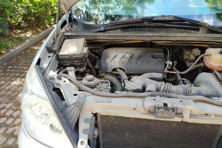Used Buick GL8 2014 2.4L Classic Edition Engine Bay Right