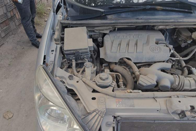 Used Buick GL8 2014 2.4L Classic Edition Engine Bay Right