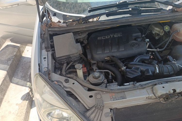 Used Buick GL8 2014 2.4L Classic Edition Engine Bay Right