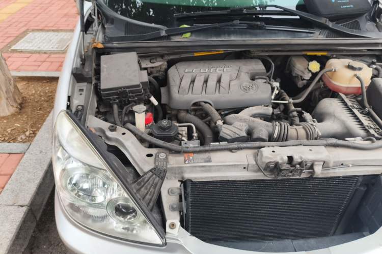 Used Buick GL8 2014 2.4L Classic Edition Engine Bay Right