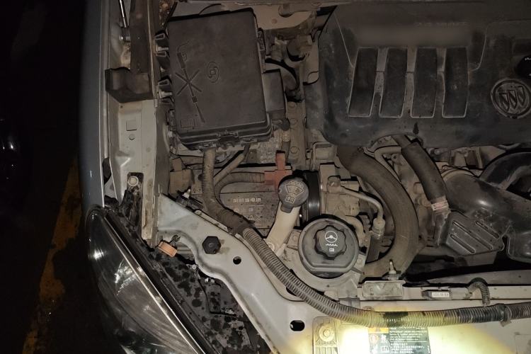 Used Buick GL8 2014 2.4L Classic Edition Engine Bay Right