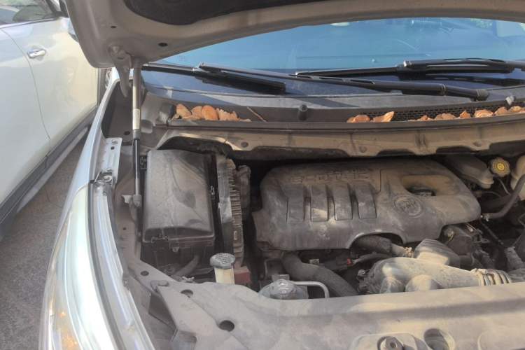 Used Buick GL8 2014 2.4L LT Luxury Business Executive Edition Engine Bay Right