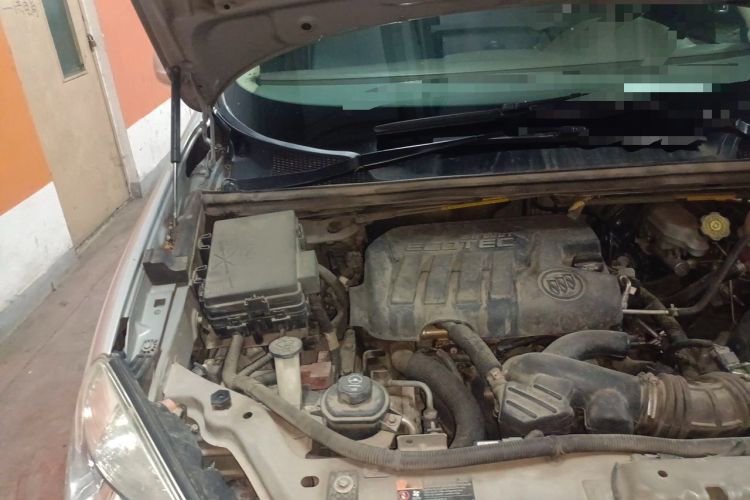 Used Buick GL8 2014 2.4L Classic Edition Engine Bay Right