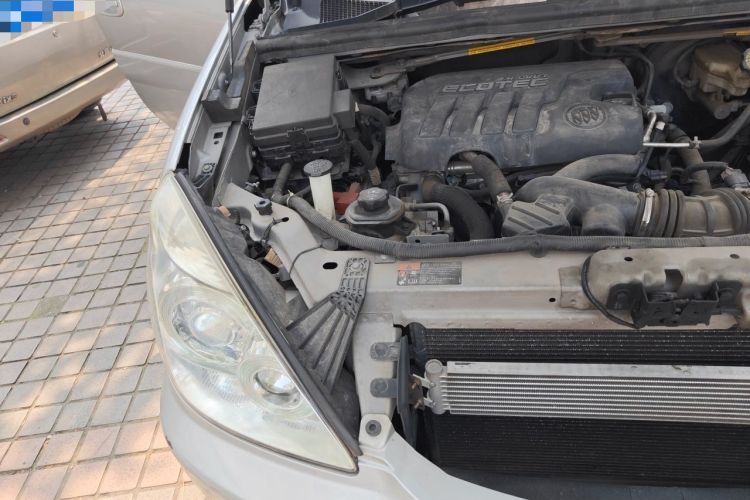 Used Buick GL8 2014 2.4L Classic Edition Engine Bay Right