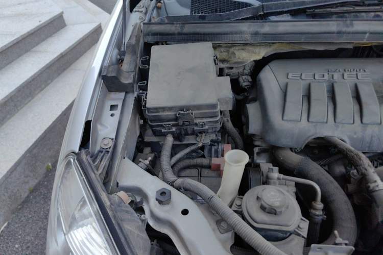 Used Buick GL8 2014 2.4L Classic Edition Engine Bay Right