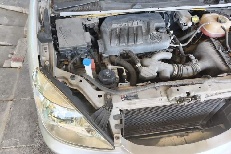 Used Buick GL8 2014 2.4L Classic Edition Engine Bay Right