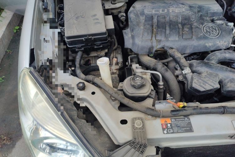 Used Buick GL8 2014 2.4L Executive Edition Engine Bay Right