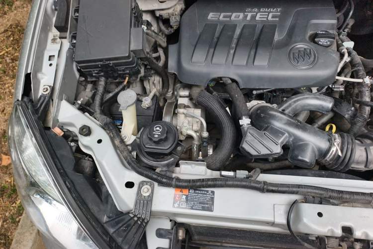 Used Buick GL8 2014 2.4L Executive Edition Engine Bay Right