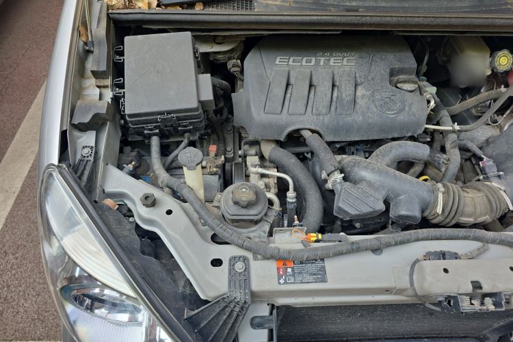 Used Buick GL8 2014 2.4L Executive Edition Engine Bay Right