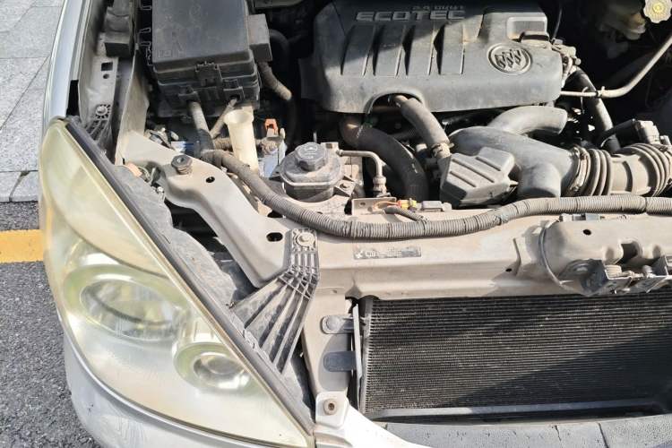 Used Buick GL8 2014 2.4L Classic Edition Engine Bay Right
