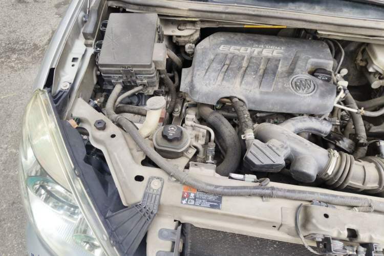 Used Buick GL8 2014 2.4L Executive Edition Engine Bay Right