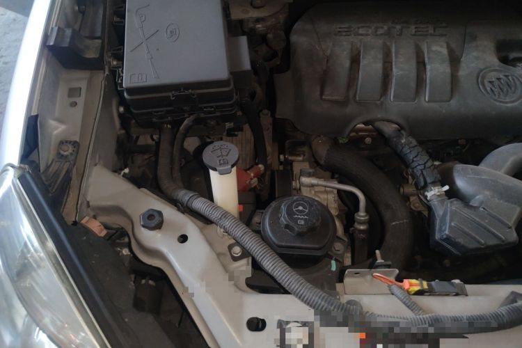 Used Buick GL8 2014 2.4L Executive Edition Engine Bay Right