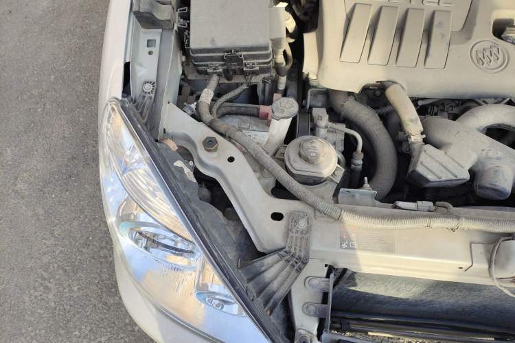 Used Buick GL8 2014 2.4L Classic Edition Engine Bay Right