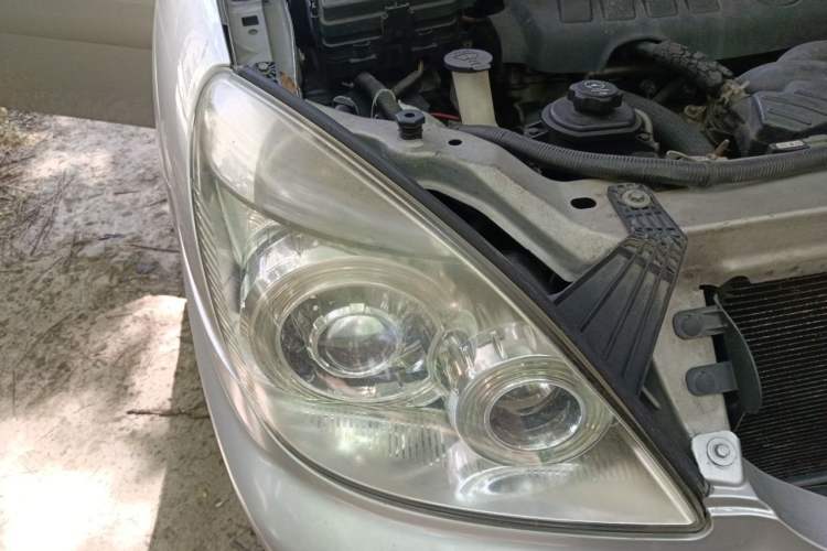 Used Buick GL8 2014 2.4L Comfort Edition Engine Bay Right