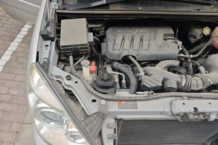 Used Buick GL8 2014 2.4L Classic Edition Engine Bay Right