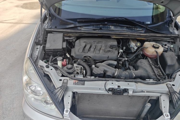 Used Buick GL8 2014 2.4L Classic Edition Engine Bay Right