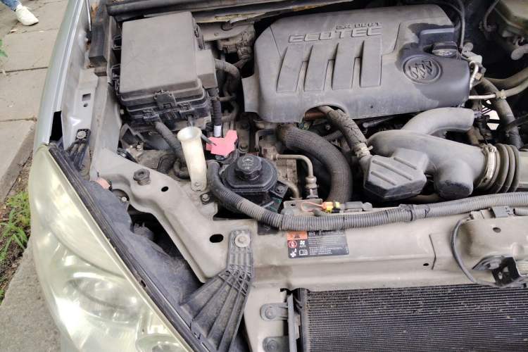 Used Buick GL8 2014 2.4L Classic Edition Engine Bay Right